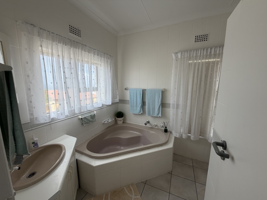 3 Bedroom Property for Sale in Mossel Bay Golf Estate Western Cape
